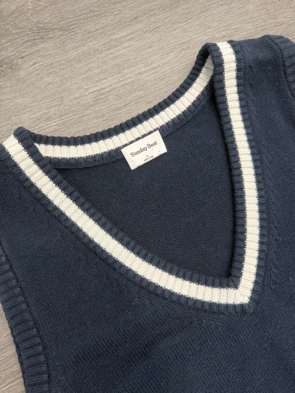 Sunday Best Quinn Sweater Vest Size Large - Picture 7 of 7
